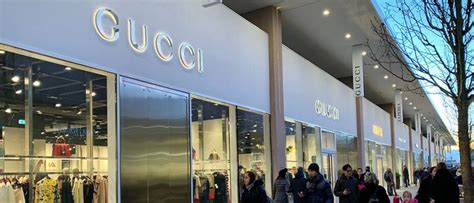 zwarte gucci racistisch|Gucci’s Misstep: Why a More Diverse Fashion Industry Is the .